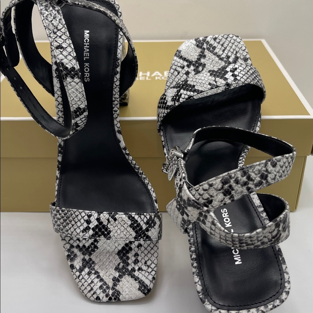Michael Kors MERRIAM BLOCK HEEL
LEATHER
40S5MMHS1E Aluminum High Heels Snakeskin - Picture 11 of 16